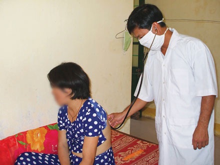 Người thầy thuốc 14 năm thường trực với AIDS - 1