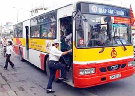 Gần 100 xe buýt cỡ lớn chở khách miễn phí dịp Đại lễ - 1 Gần 100 xe buýt cỡ lớn chở khách miễn phí dịp Đại lễ - 1