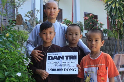 Thêm niềm vui đến với lớp học tình thương chùa Kim Sơn - 1