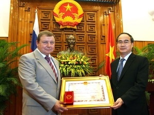 Tặng trường đại học Nga Huân chương Hữu nghị  - 1