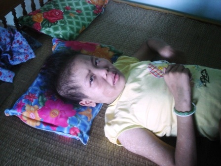 Anh Trịnh Đình Ý nhận qùa bạn đọc - 2