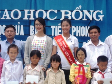 Ngọc Hân, Thùy Trang làm từ thiện tại Thanh Hóa - 4