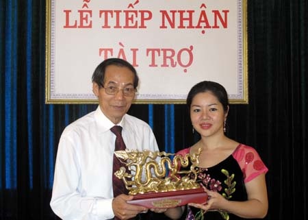 Trao Rồng Thăng Long tới Quỹ nạn nhân chất độc da cam - 1