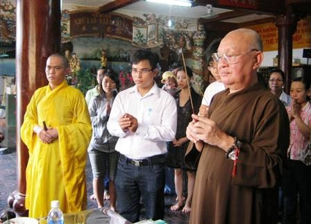 Tuần thất thứ 3: Gạt nước mắt đi…. - 1 Tuần thất thứ 3: Gạt nước mắt đi…. - 1
