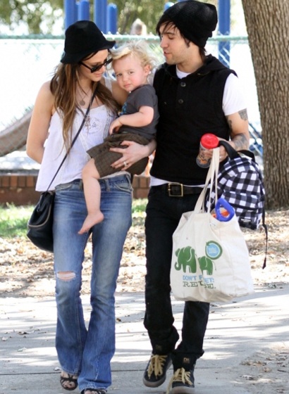 Ashlee Simpson đưa con đi chơi công viên - 11 Ashlee Simpson đưa con đi chơi công viên - 11