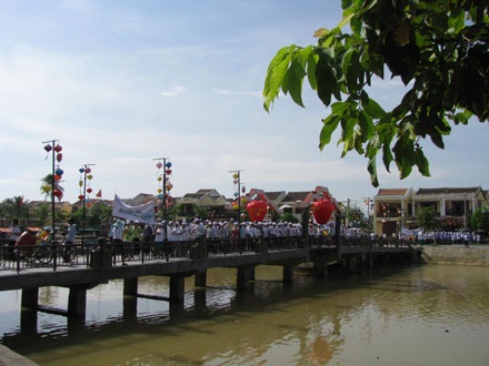 Hơn 2.500 người đi bộ vì môi trường - 3