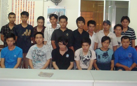 Bắt nhóm “quái xế” chuyên tham gia các cuộc đua tử thần - 1 Bắt nhóm “quái xế” chuyên tham gia các cuộc đua tử thần - 1