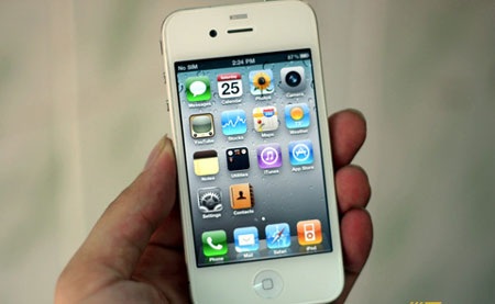 iPhone 4 màu trắng tại Việt Nam là hàng “dựng” - 2