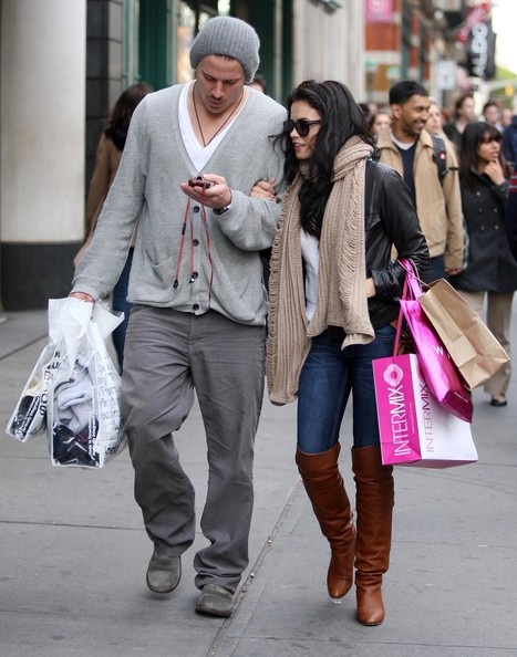 Muôn kiểu khăn quàng của “sao” - 17