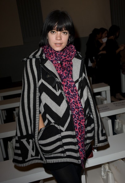 Muôn kiểu khăn quàng của “sao” - 3