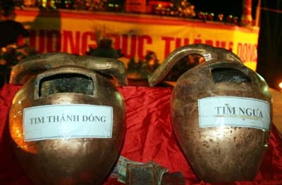 Chen chân dự lễ yểm tim, khai quang tượng Thánh Gióng - 3 Chen chân dự lễ yểm tim, khai quang tượng Thánh Gióng - 3