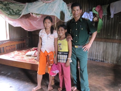 Ba mảnh đời mồ côi bất hạnh - 1 Ba mảnh đời mồ côi bất hạnh - 1