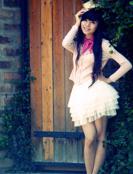 Chân dung “cô bé búp bê múa trên piano” - 10 Chân dung “cô bé búp bê múa trên piano” - 10