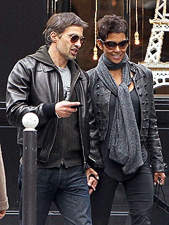 Halle Berry và Olivier Martinez vui vẻ tại Paris   - 1