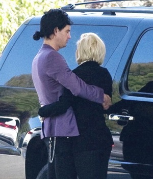 Chán váy thịt Lady Gaga “biến” thành vợ Bill Clinton - 4