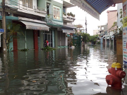 “Nóng” nỗi lo ngập úng trong mùa mưa - 2