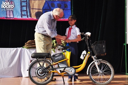 Cô bé học giỏi mê bảo vệ môi trường - 2