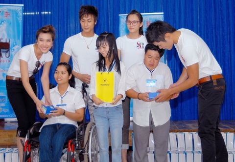 Thí sinh siêu mẫu tham gia hoạt động cộng đồng - 1 Thí sinh siêu mẫu tham gia hoạt động cộng đồng - 1