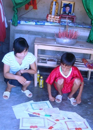 Đẫm nước mắt trong phiên tòa cuối tháng  - 2