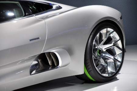 Jaguar bất ngờ tuyên bố sản xuất siêu xe C-X75 - 9 http://dantri.vcmedia.vn/Uploaded/2010/09/30/Jaguar-xc75-011010-5.jpg
