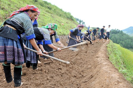 Rộn ràng lễ hội vùng cao - 3 Rộn ràng lễ hội vùng cao - 3