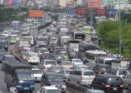 Ùn tắc tăng đột biến ở cửa ngõ Đông Bắc - 1