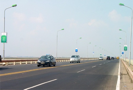 Hà Nội hoàn tất việc sửa chữa mặt cầu Thăng Long - 1