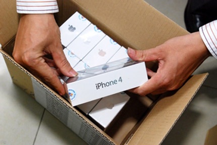 Nhà mạng “cháy” iPhone 4 do số lượng “nhỏ giọt” - 1