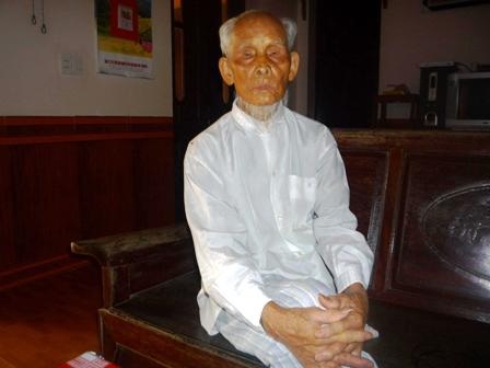 Cụ già 100 tuổi vẫn nhiệt tình làm khuyến học - 1