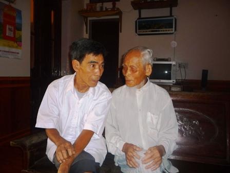 Cụ già 100 tuổi vẫn nhiệt tình làm khuyến học - 2