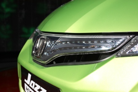 Honda Fit Hybrid mang sắc xanh đến Paris - 3 Honda Fit Hybrid mang sắc xanh đến Paris - 3