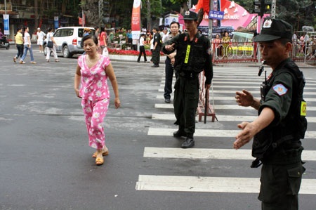 Giao thông “thở phào” ngày khai mạc Đại lễ - 2 Giao thông “thở phào” ngày khai mạc Đại lễ - 2