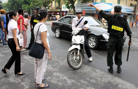 Giao thông “thở phào” ngày khai mạc Đại lễ - 3 Giao thông “thở phào” ngày khai mạc Đại lễ - 3