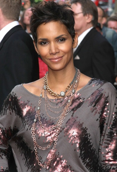 Halle Berry vui vẻ bên bồ mới - 9