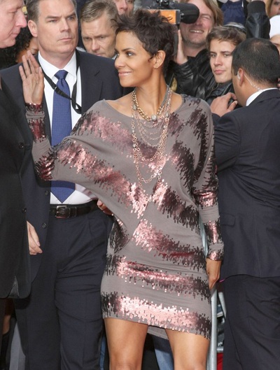 Halle Berry vui vẻ bên bồ mới - 7