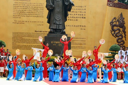 Hàng ngàn người hân hoan, náo nức mừng Đại lễ - 5 Hàng ngàn người hân hoan, náo nức mừng Đại lễ - 5