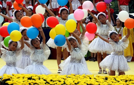 Hàng ngàn người hân hoan, náo nức mừng Đại lễ - 6 Hàng ngàn người hân hoan, náo nức mừng Đại lễ - 6