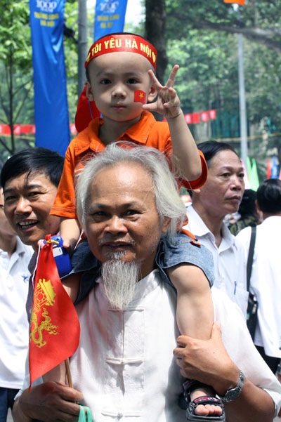 Hàng ngàn người hân hoan, náo nức mừng Đại lễ - 17 Hàng ngàn người hân hoan, náo nức mừng Đại lễ - 17