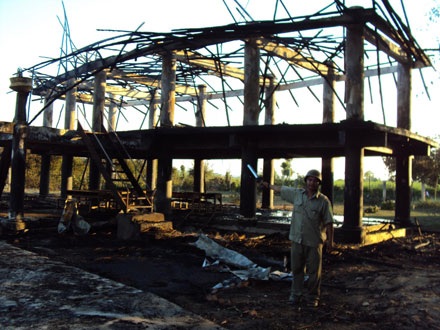 Nhà Rông cháy, xây lại bằng bê tông cốt thép - 2