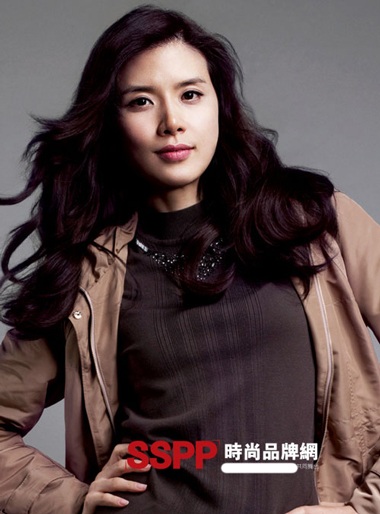 Lee Bo Young đa phong cách với “cá sấu” châu Á - 4 Lee Bo Young đa phong cách với “cá sấu” châu Á - 4