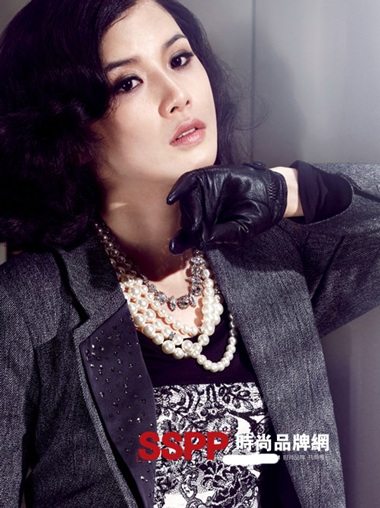 Lee Bo Young đa phong cách với “cá sấu” châu Á - 8 Lee Bo Young đa phong cách với “cá sấu” châu Á - 8