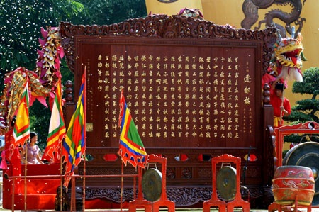 Ra mắt “Chiếu dời đô” bằng gỗ lớn kỷ lục - 3 Ra mắt “Chiếu dời đô” bằng gỗ lớn kỷ lục - 3