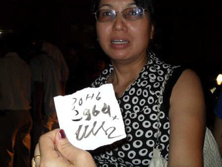 Kẹt cứng đêm đầu tiên Đại lễ - 3