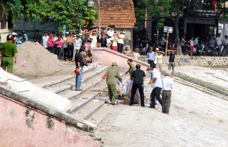 Xác người đàn ông nổi trên hồ Hoàng Cầu - 1