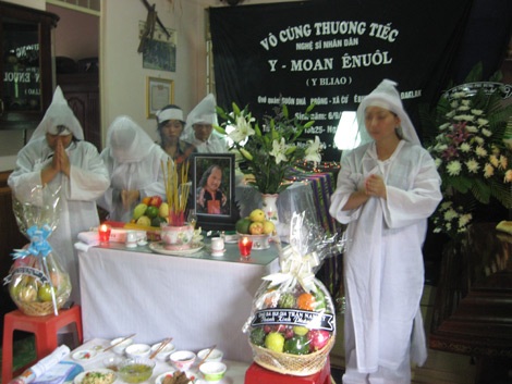 “Cha tôi ra đi không kịp trăn trối điều gì” - 2 “Cha tôi ra đi không kịp trăn trối điều gì” - 2