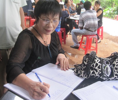 Bạn bè đau đớn trước sự ra đi của NSND Y Moan - 4 Bạn bè đau đớn trước sự ra đi của NSND Y Moan - 4