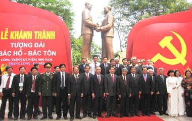 Khánh thành Tượng đài Bác Hồ - Bác Tôn - 1 Khánh thành Tượng đài Bác Hồ - Bác Tôn - 1