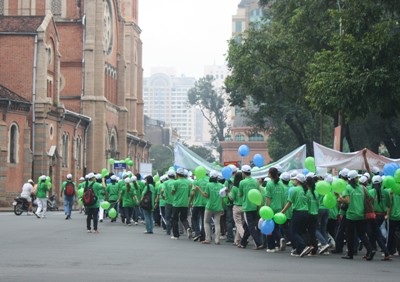 Hơn 5.000 người đi bộ “vì thành phố văn minh, hiện đại” - 2