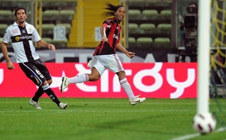 Pirlo ghi bàn ngoạn mục, Milan thắng Parma - 3 Pirlo ghi bàn ngoạn mục, Milan thắng Parma - 3