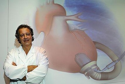 Thiếu niên đầu tiên được cấy ghép tim nhân tạo - 1 Thiếu niên đầu tiên được cấy ghép tim nhân tạo - 1